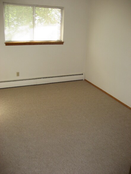 Building Photo - 114 Stimpson St