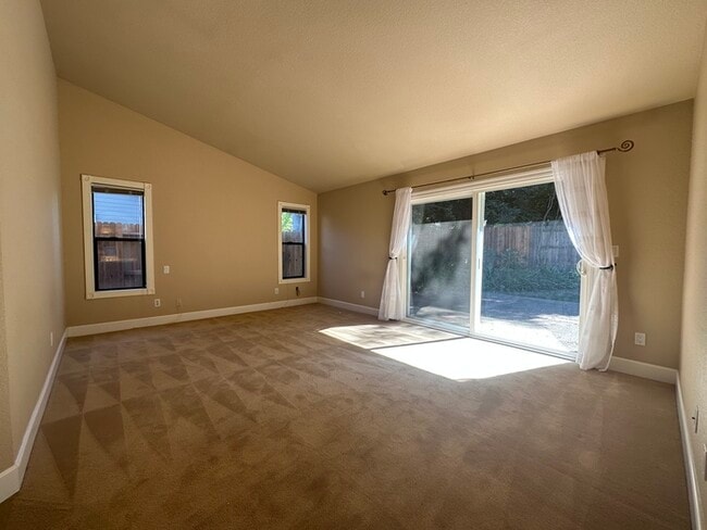 Building Photo - Beautiful 4 Bedroom Single Story For Rent in Gold River!