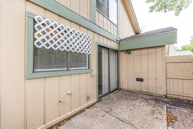 Building Photo - 9524 Quail Village Ln