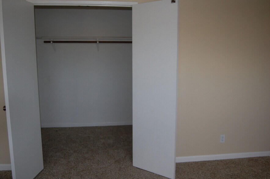 Walk-in closet in primary bedroom - 1915 Voorhees Ave