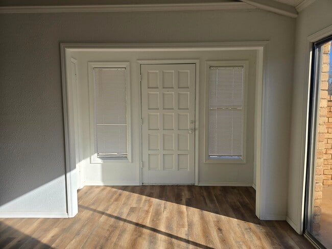 Building Photo - 2211 33rd St