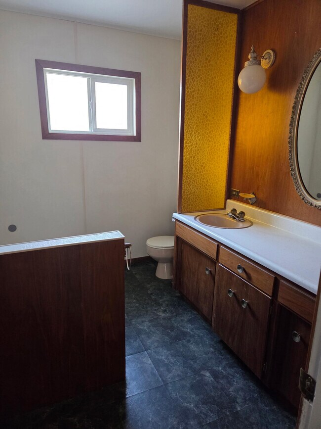 Building Photo - 300 E Lake St