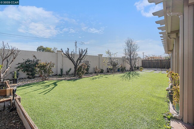 Building Photo - 1124 Europena Dr