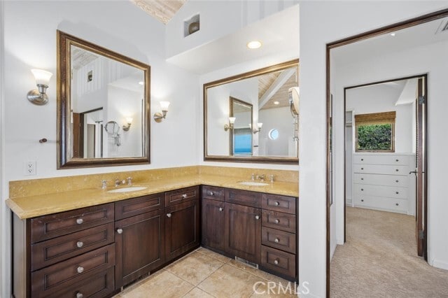 Building Photo - 1020 Skyline Dr