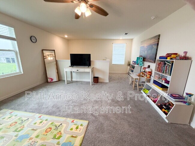 Building Photo - 10744 Chippewa Dr