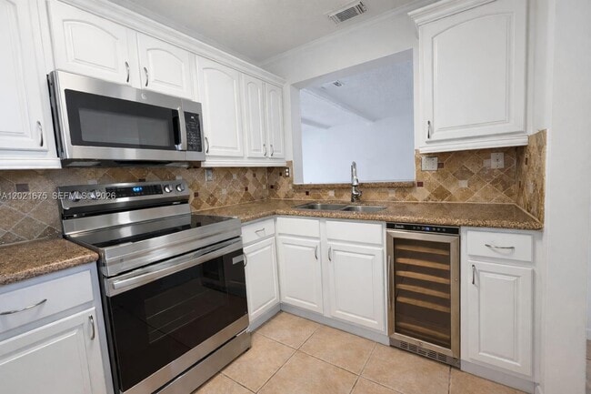 Building Photo - 15761 SW 137th Ave