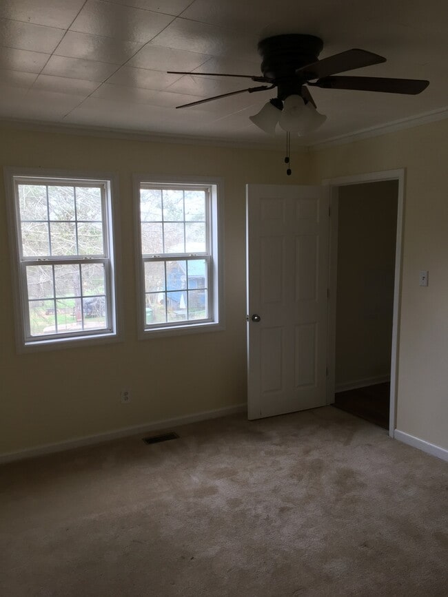 Building Photo - HOGANSVILLE- 604 Elm St 2 Bedroom 1 Bath