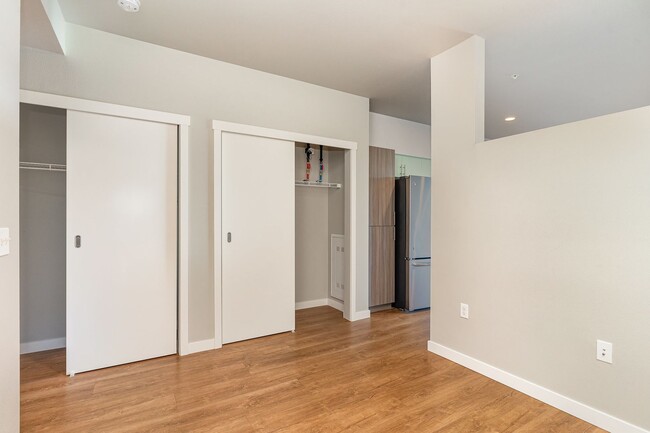 Building Photo - 1Bd/1Ba Bellevue Condo