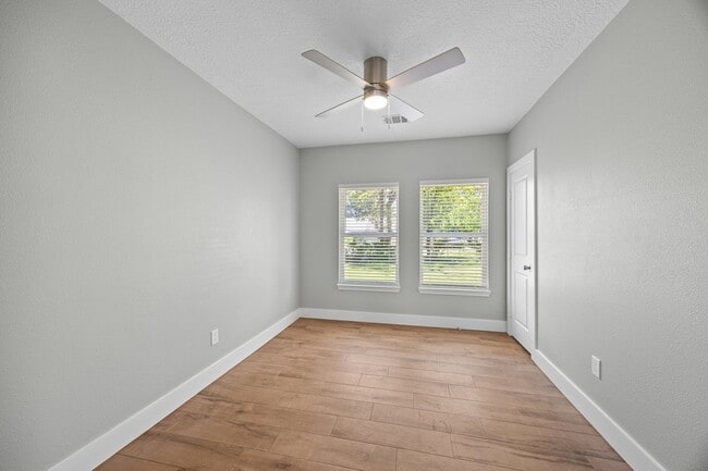 Building Photo - 3916 Kennon St