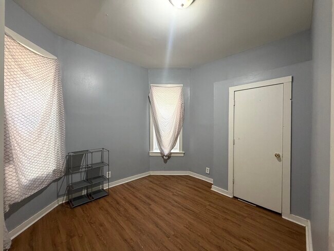 Building Photo - 6006 S Marshfield Ave
