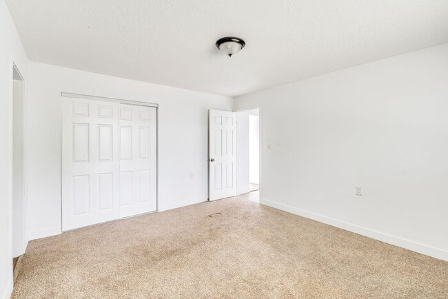 Building Photo - 2030 Ocean Beach Pl