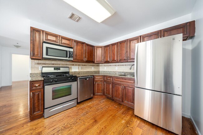 Building Photo - 135 38th St