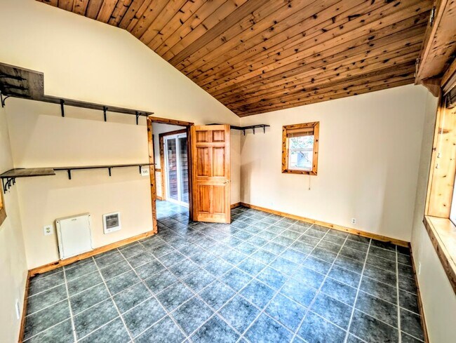 Building Photo - Cozy Northwest Living in Lake Minterwood – Spacious Home with Garage