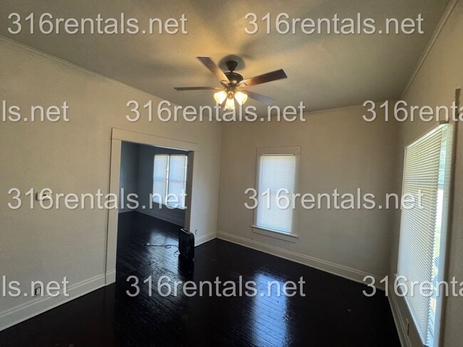 Building Photo - $899- 2 bed 1 bath - Single Family Home