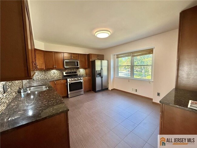 Building Photo - 2905 N Oaks Blvd
