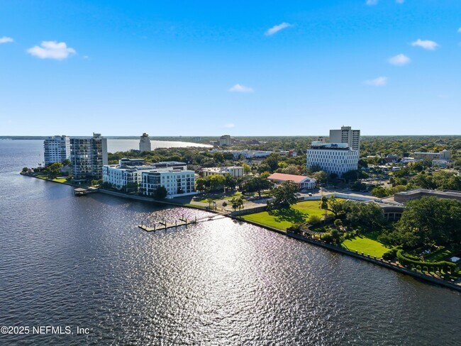 Building Photo - 3319 Pine St