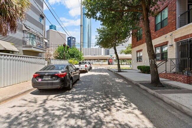 Building Photo - 712 Ruthven St