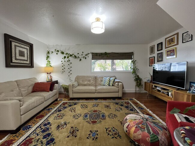 Building Photo - Comfortable Living in Bethany with Two Separate Units, Expansive 0.45-Acre Lot & Versatile Detach...