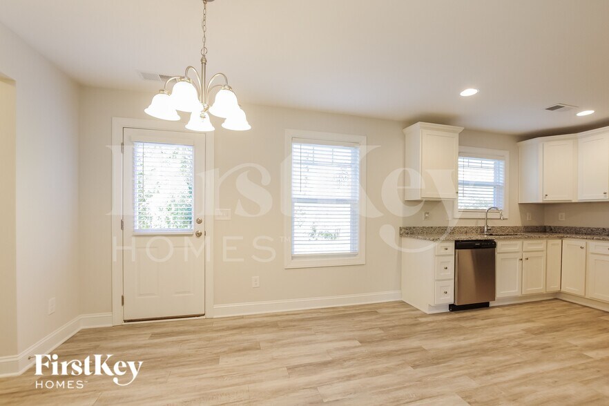 Building Photo - 6631 Rockwell Blvd W