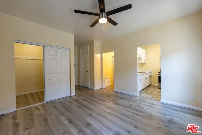 Building Photo - 946 S Burlington Ave