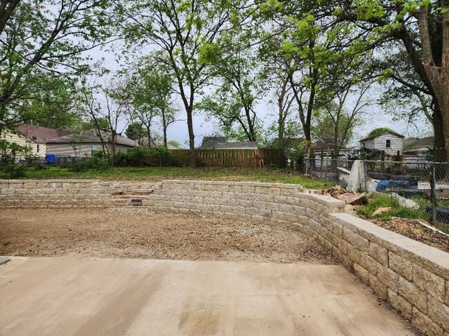 Building Photo - 4 Bed / 3 bath Downtown Jonesboro