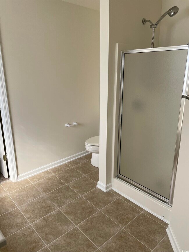 Building Photo - 204 Bittersweet Ln