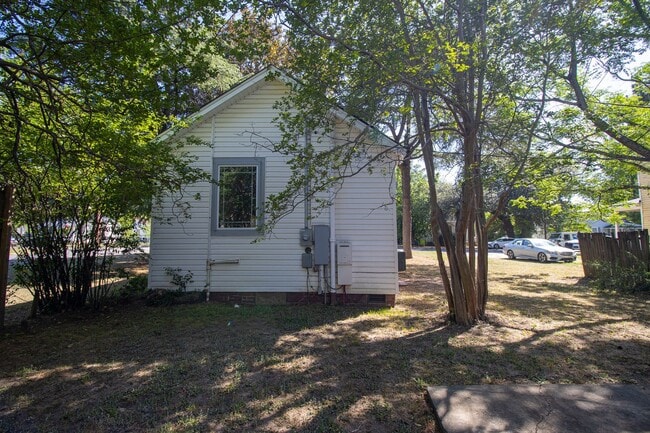 Building Photo - Historic Charm Meets Modern Living in Olympia – Walk to Williams-Brice Stadium!