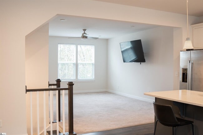 Building Photo - 17 Rollins Ave