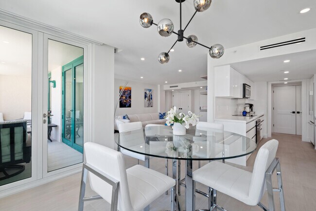 Building Photo - 100 SE 5th Ave