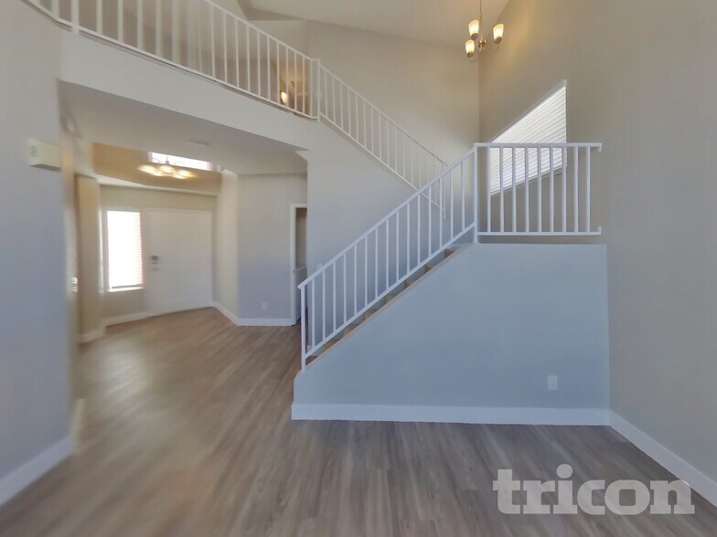 Building Photo - 5646 Roundrock Dr