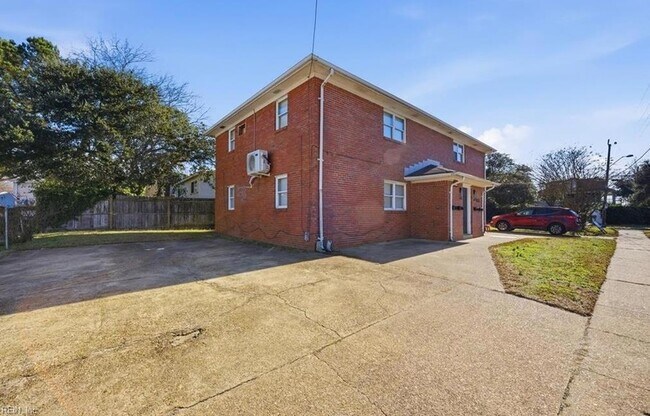 Building Photo - 9626 10th View St