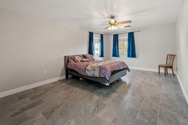 Building Photo - 8464 N 7th Ave