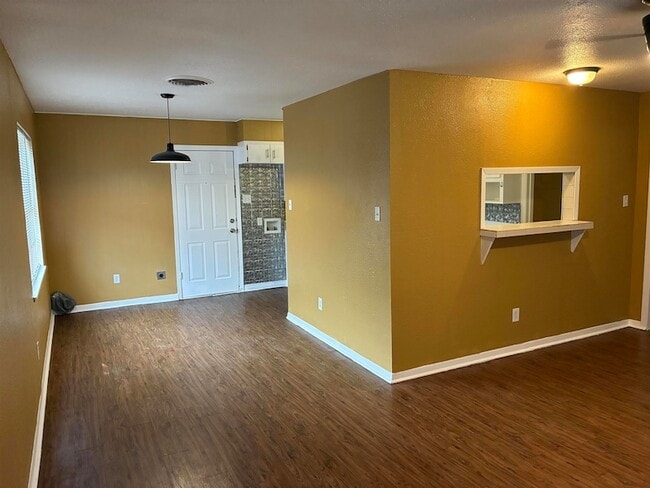 Building Photo - 1112 Northwood Dr