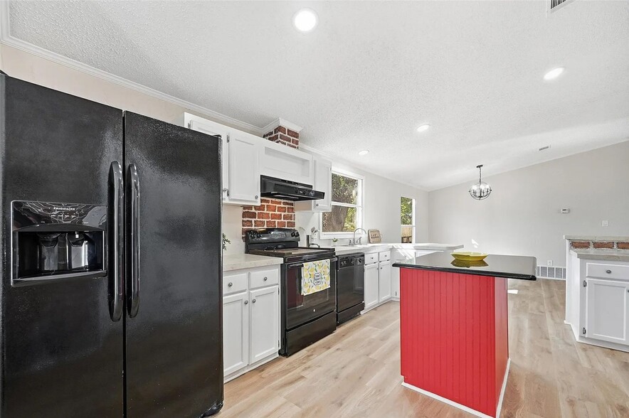 Building Photo - 2645 Bryant St