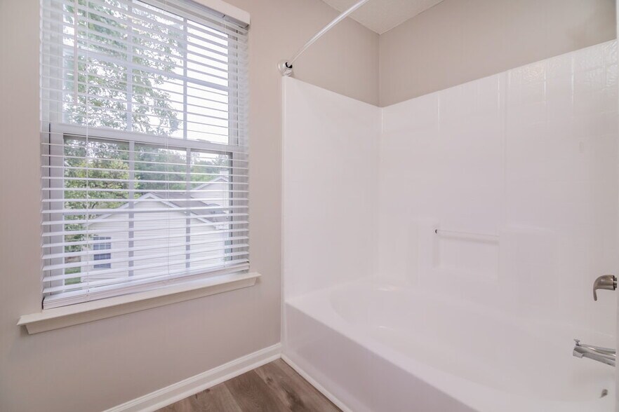 Building Photo - 4904 Silverdene St