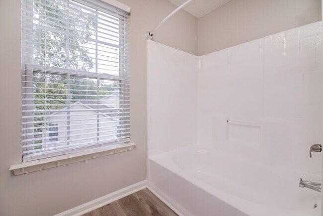 Building Photo - 4904 Silverdene St