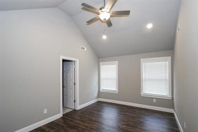 Building Photo - Beautiful Home in Rogers