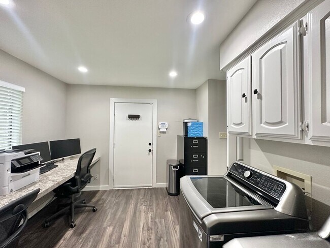 Building Photo - Updated 3-Bedroom 2.5 Bath Retreat in Whit...