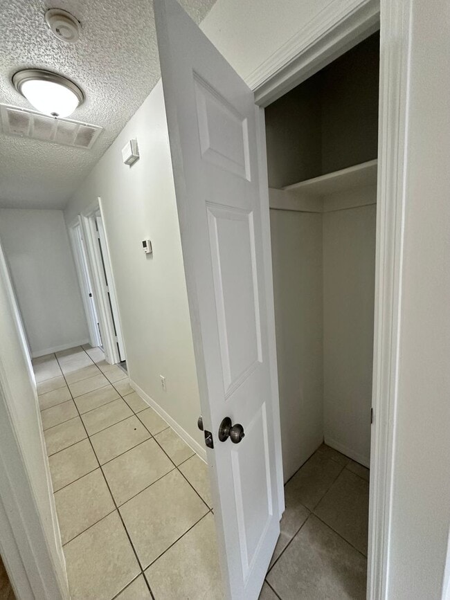 Building Photo - Charming 3 Bedroom Home in Apopka!