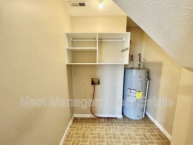 Building Photo - 127 Kristin Ave