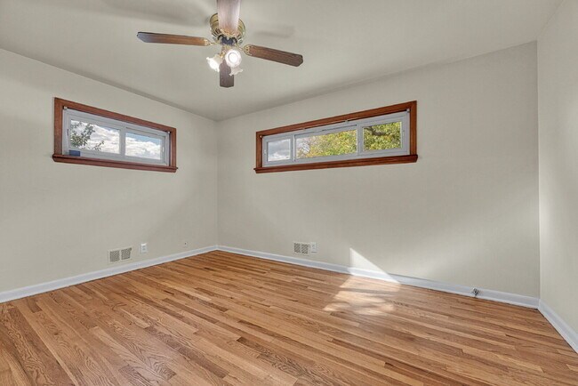 Building Photo - $2,595, 3-bed, 2-bath located in Denver.