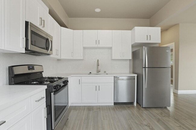 Building Photo - 498 S 5th St