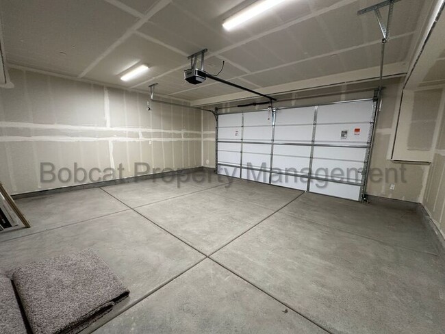 Building Photo - 860 Furlong Dr
