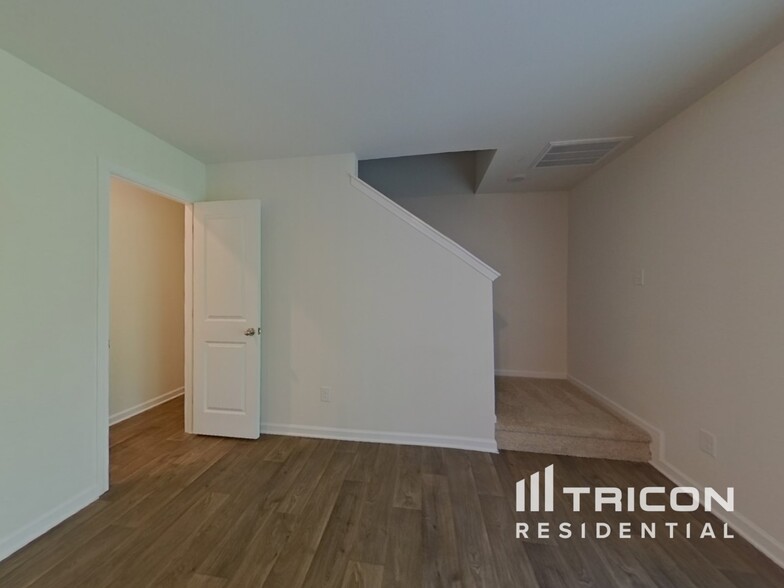 Building Photo - 314 Kingsford Dr