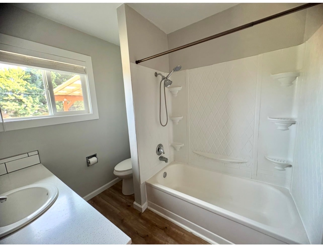 Building Photo - 1703 Springhill Dr NE