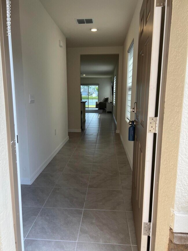 Building Photo - 325 Caryota Ct