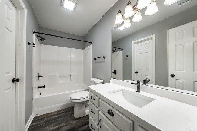 Building Photo - 31 Newcastle Dr