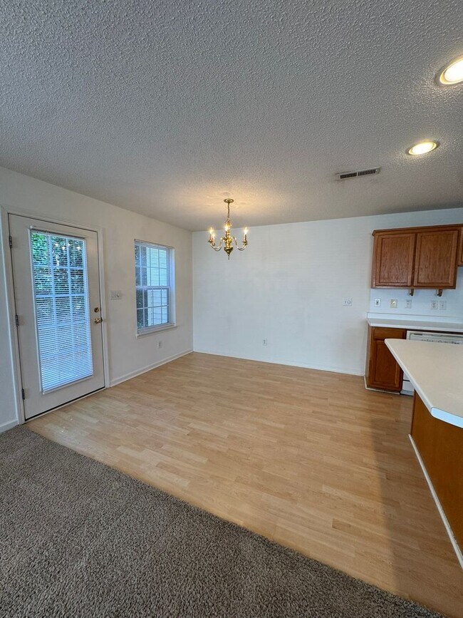 Building Photo - 141 Springwood Ln