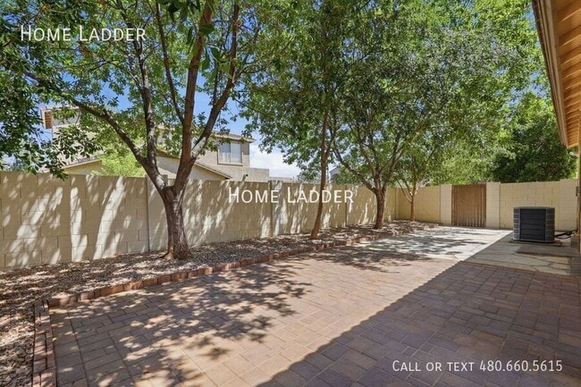 Building Photo - 4172 E Santa Fe Ln