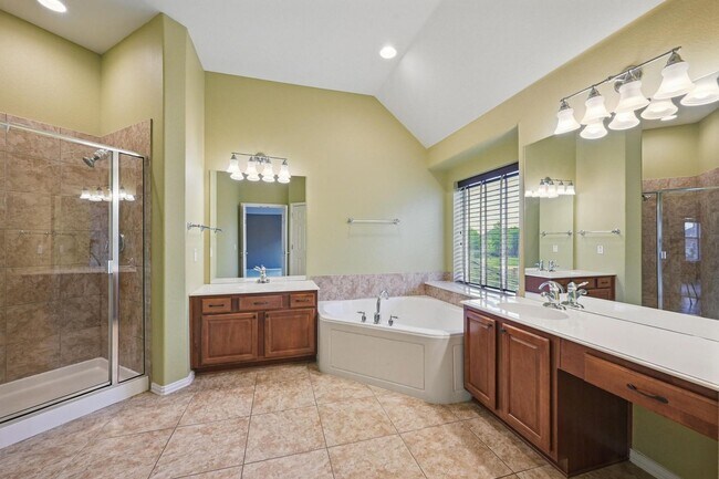 Building Photo - Stunning 4-Bedroom, 3-Bath, 3 Car Garage H...
